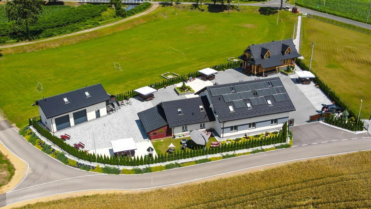 Auberge de jeunesse Rajska Oaza à Przybradz Extérieur photo