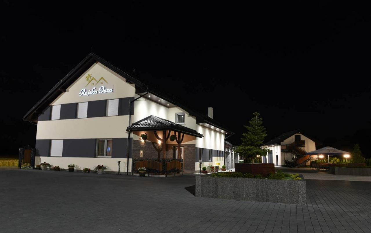 Auberge de jeunesse Rajska Oaza à Przybradz Extérieur photo